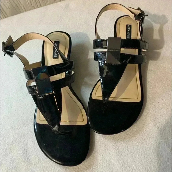 Alex Marie patent leather sandal with silver accents. Sling back thong style - Picture 1 of 10